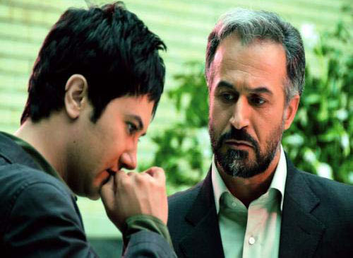 شاهرخ استخری و دانیال حکیمی در سریال فاصله ها