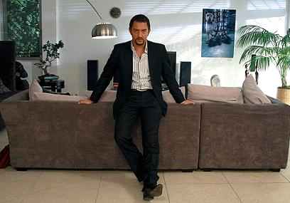 يكي از ما دو نفر – تهمینه میلانی