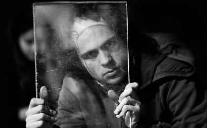 رؤيا تيموريانن، بابک حمیدیان و پانته‌آ بهرام با«كمي تاب بخوريم» در جشنواره تئاتر فجر