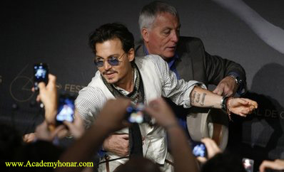 گزارش نشست مطبوعاتی دزدان دریایی کارائیب  4 / جانی دپ هم به شهر ساحلی کن پای گذاشت